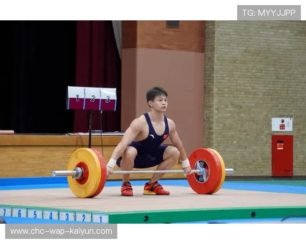 举重俱乐部完善青少年训练的阶段性评估与调整方案，青少年举重队